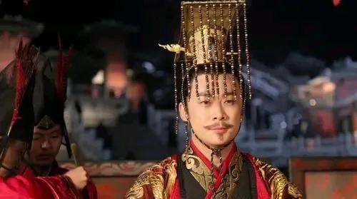 战国时期，秦想攻打楚国，却有齐楚联盟结成屏障，让他看着心急却无法下手，于是，让张