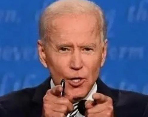 拜登忍无可忍，美国前总统拜登朝着特朗普打响了“第一枪”，如果再由着特朗普胡作非为