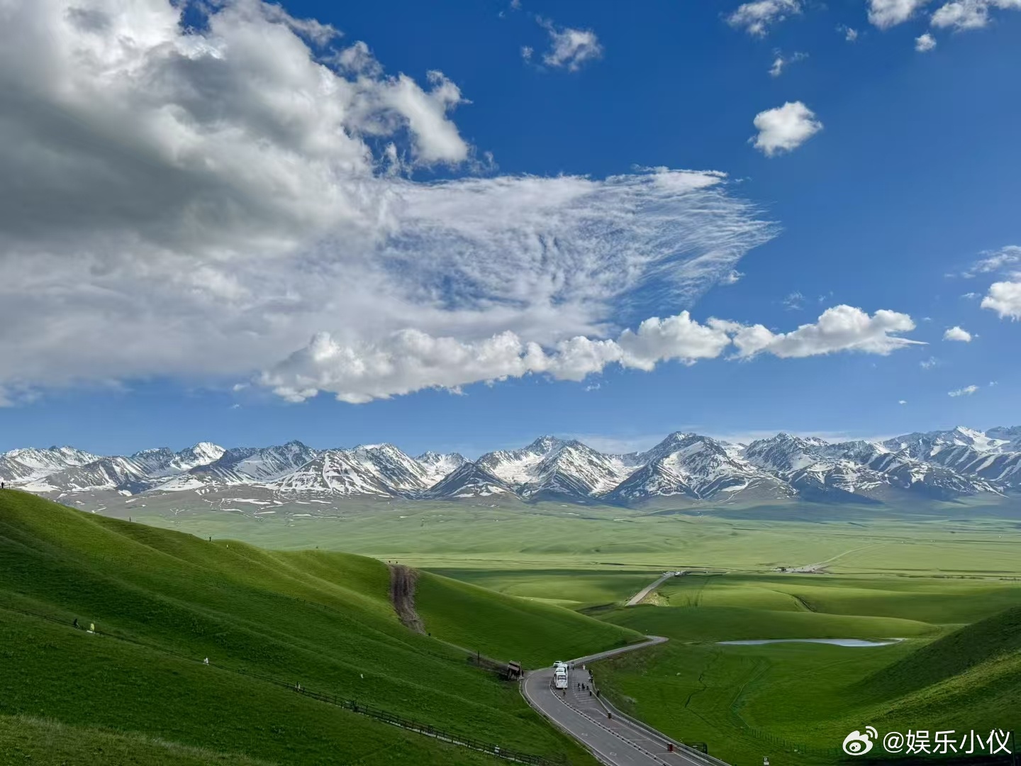 年轻人五一出片焦虑开始发作了为什么全国景区都有这种水果举起椰子比耶，咬一口芒果咧