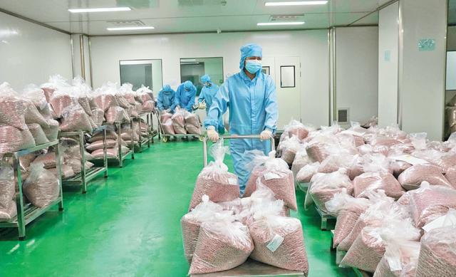 俄媒：中国医药原料依赖度超稀土，欧美断供就断命？
中美贸易战中稀土管制让欧美头疼