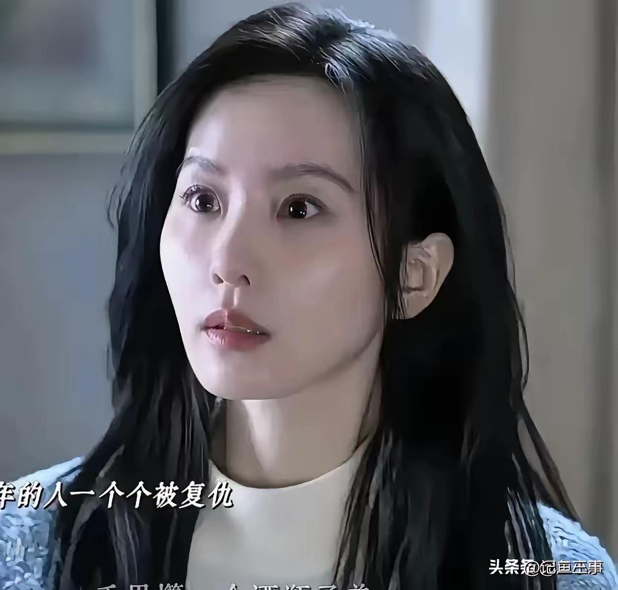 刘诗诗也做医美了？怎么感觉五官全都走样了？还透出一股“凌厉”感。
眼睛看着小了不