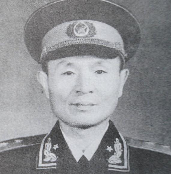 他是黄埔一期生，本来是上将资历，因少算12年党龄，授衔时成中将

“阎参谋长，您