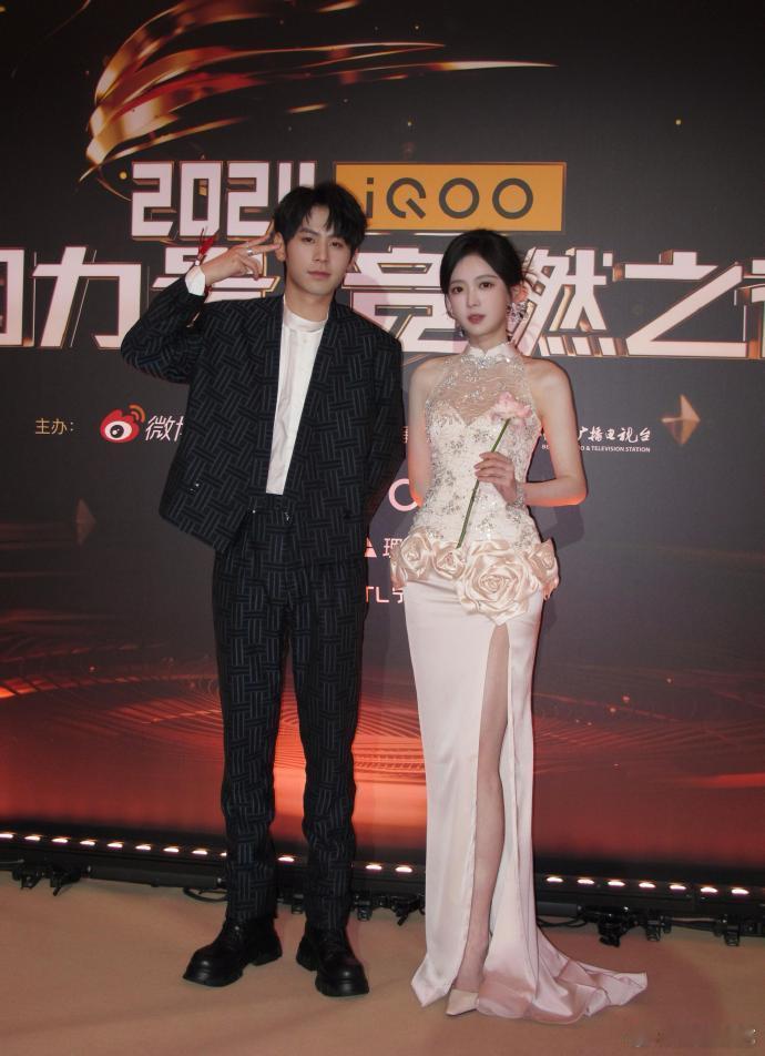 灵儿集结了畏尾诺钎钎九罕见同框送祝福，整个联盟都来撑腰，灵儿也太让人羡慕了！合伙