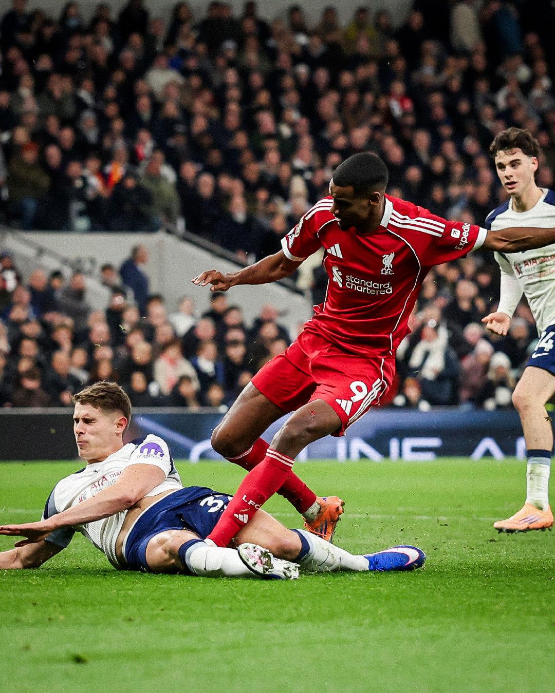 利物浦主帅斯洛特批评了热刺中卫范德文，认为他的鲁莽铲球导致了伊萨克的骨折重伤。