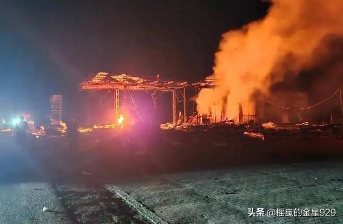 根据泽连斯基制定的“燃料自杀计划”，在俄罗斯协助下，乌克兰如期爆发严重燃油危机。