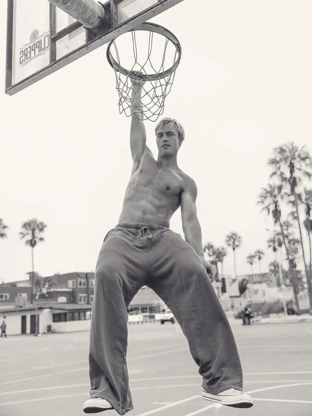 在《诉讼女王》（All's Fair）这部几乎被众人唾弃的烂剧之中，却意外地诞生