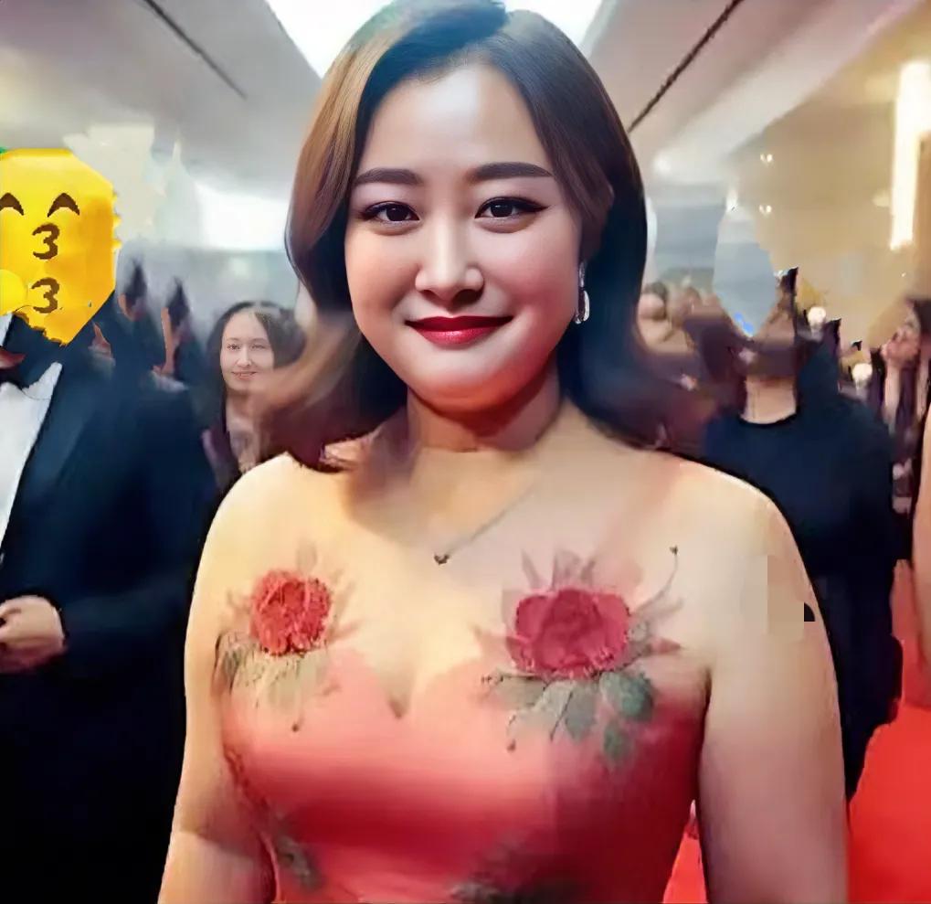据说这是贾玲儿，谁相信啊！
贾玲还不如现身呢，网上各种P的AI的照片，肯定比他本