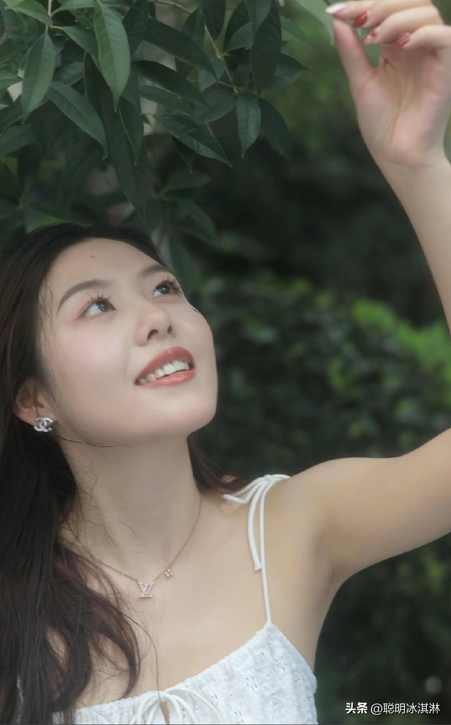 阳光洒落，微笑绽放，与自然亲密接触的美好时光。