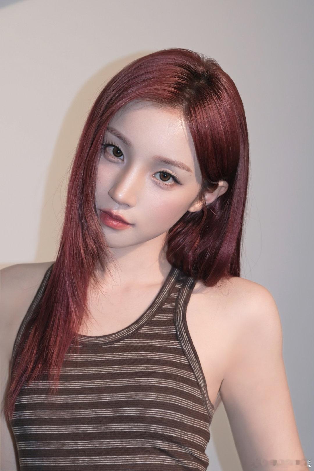 和雨琦学姐一起自在开学 全新主题片温柔上线！化身口袋里的小小雨琦，穿梭在新学期的