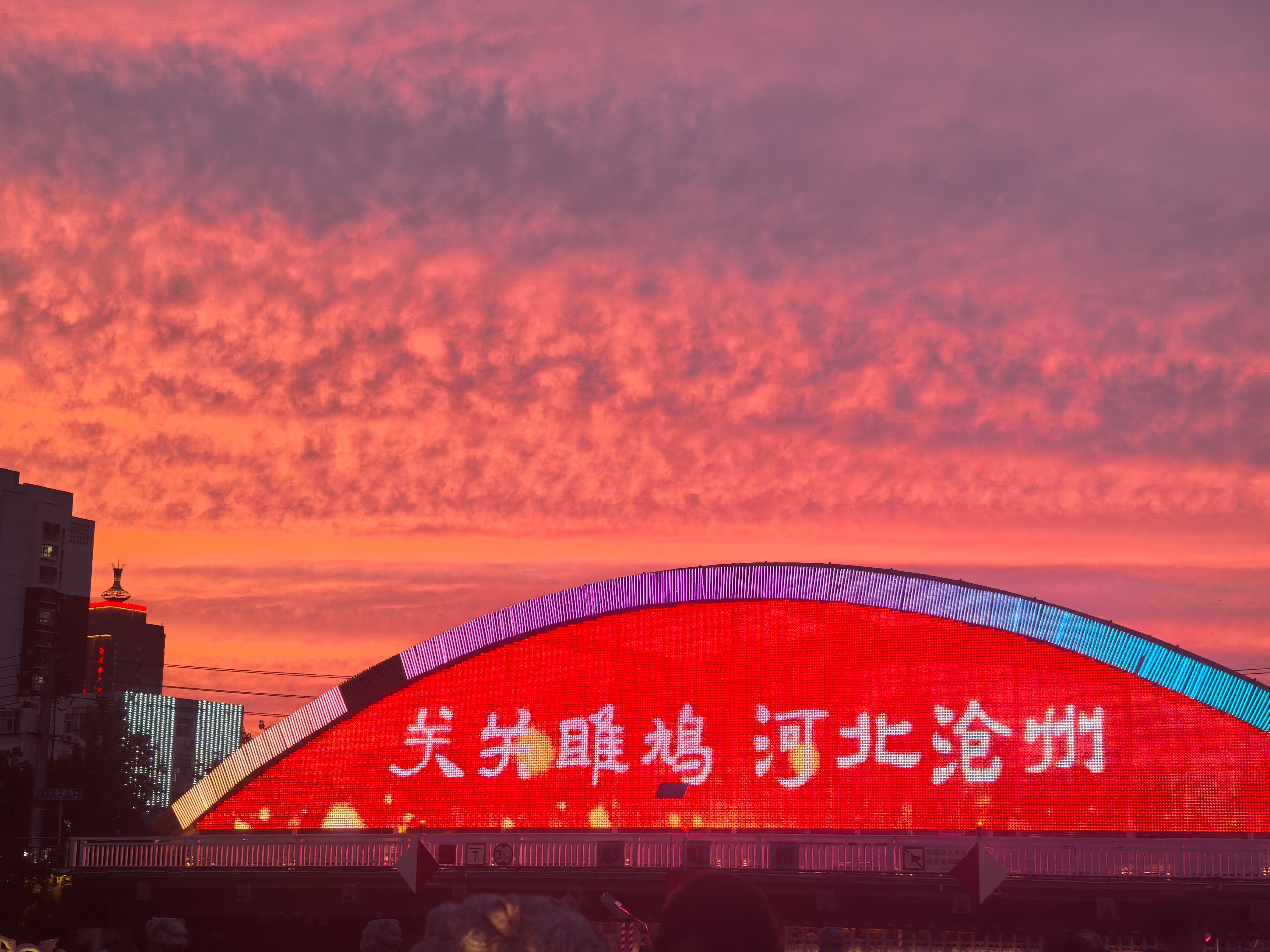 今天的天空真的很好看！