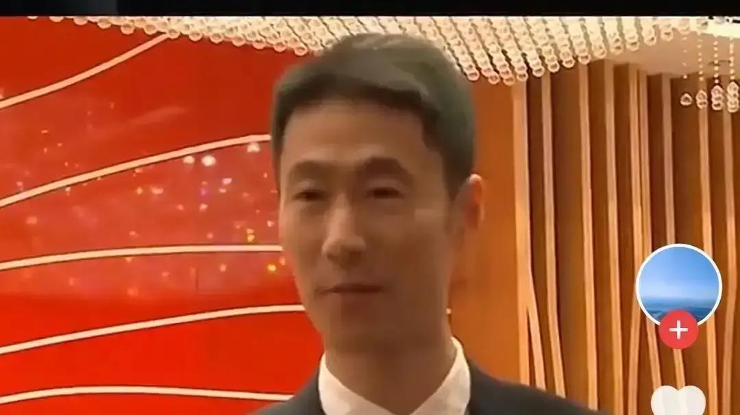 双打拿金牌，照样封神！
 
王励勤三届奥运没碰过单打，却手握16个世界冠军，一半