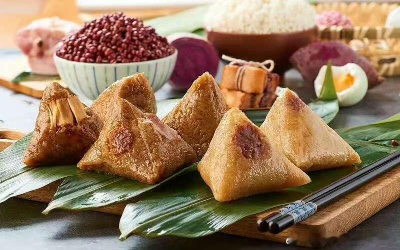 古人的端午节有多硬核很多人忽略了古人端午完备的防疫仪式，粽子龙舟只是其中一小部分