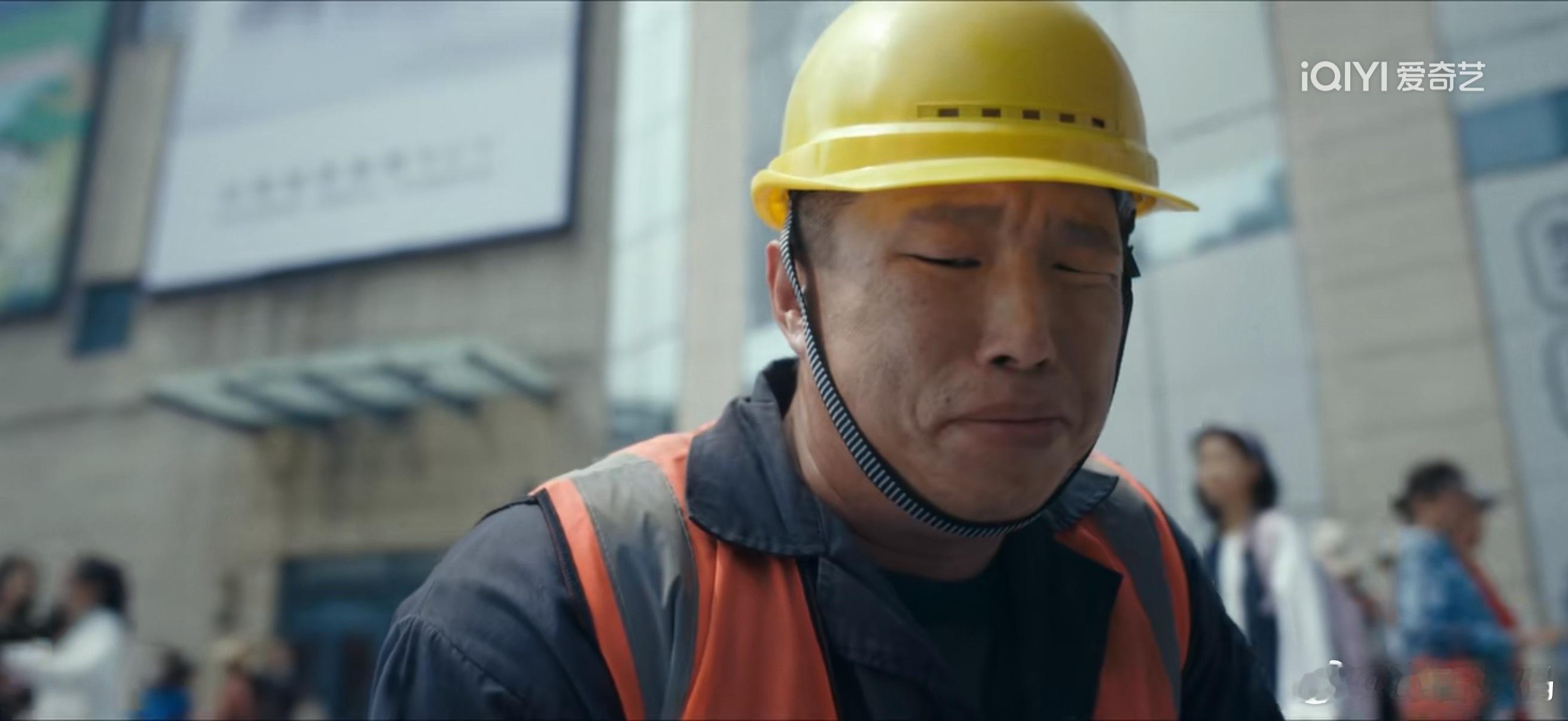 都推荐低智商犯罪，说下饭神剧，我信了，吃晚饭打开了，你第一集炸？？？？？？ 
