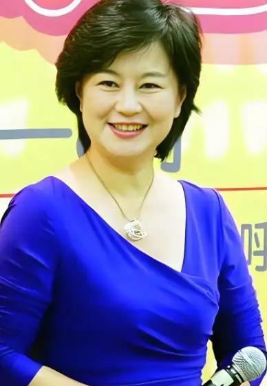 1999年，鞠萍向丈夫提出了离婚，丈夫同意离婚，却让她二选一，孩子和财产只能带走