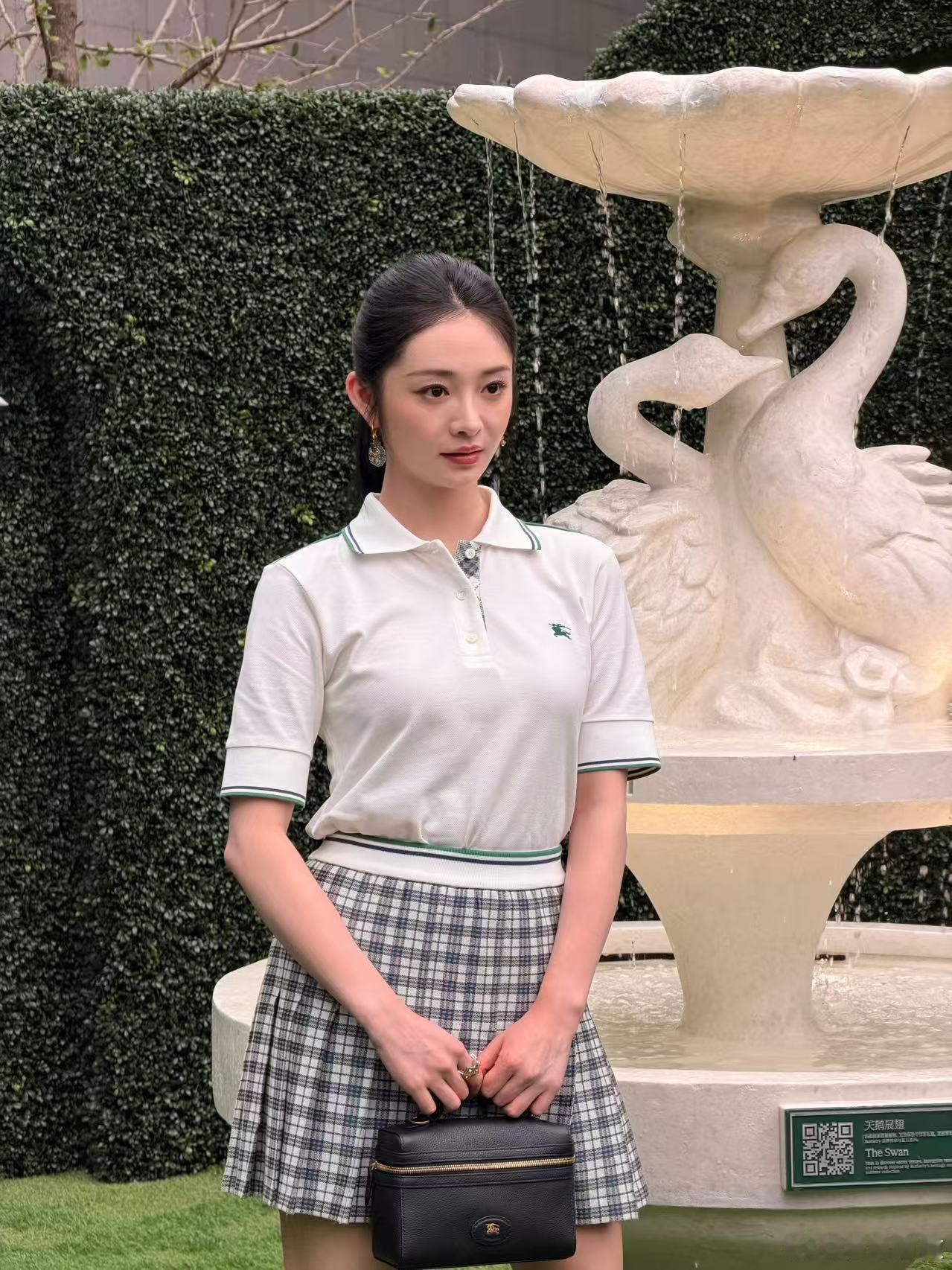 周洁琼高马尾英伦风周洁琼我那时尚的千金小姐配饰精简不堆砌，高级感藏在每一处小细节