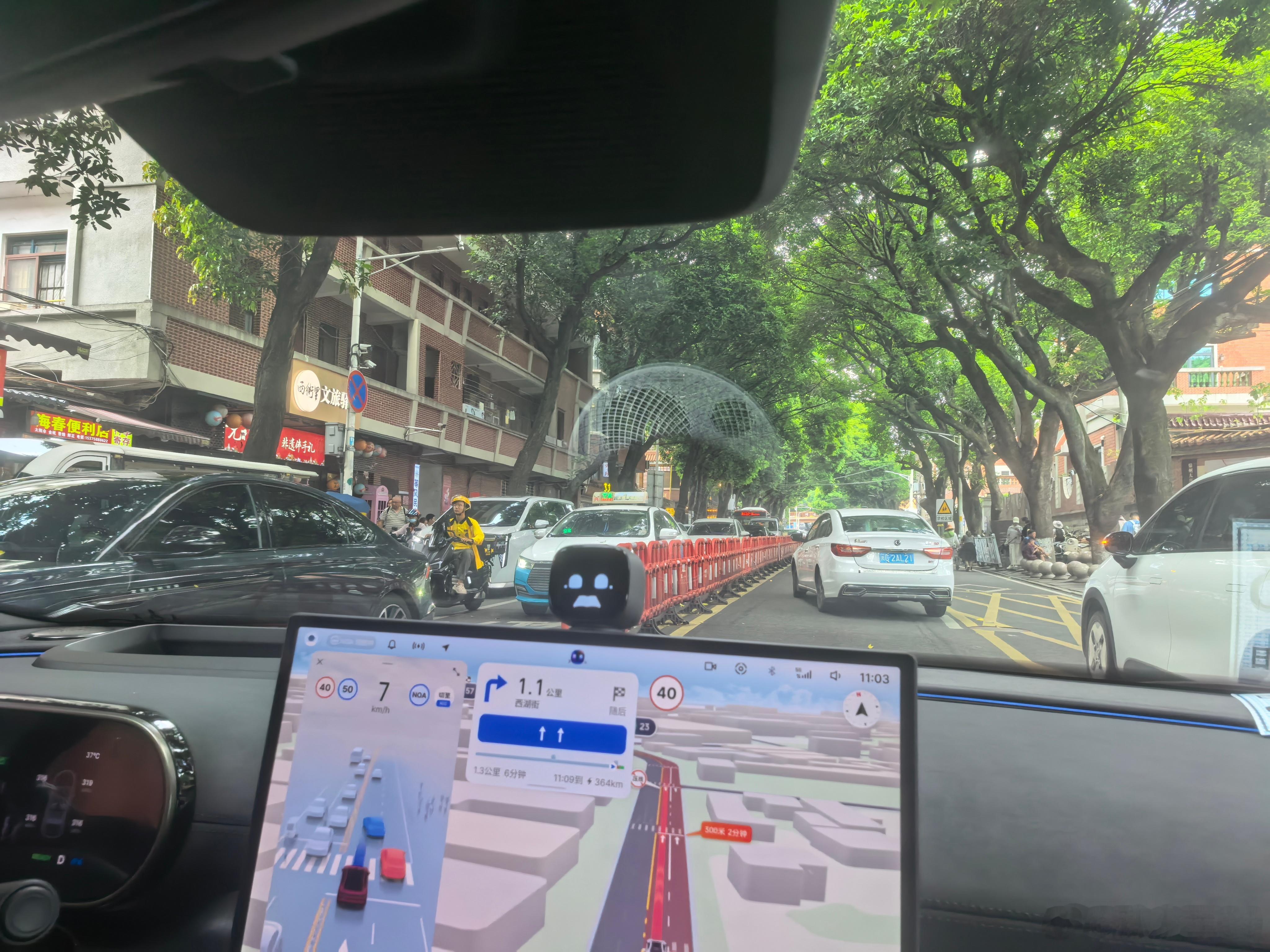 通过泉州开元寺这条最堵的路，辅助驾驶自己过的流畅度可以 