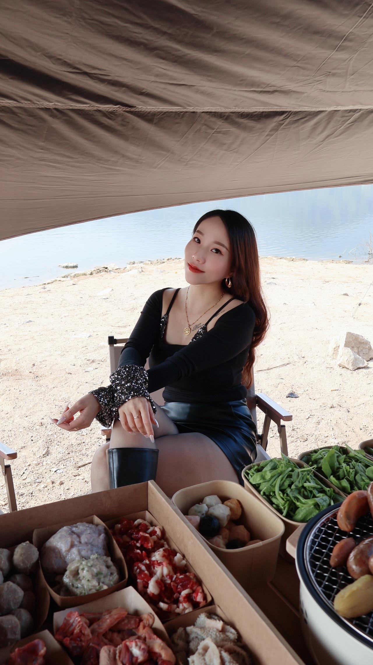 感情有什么好讲的，谁在你需要的时候出现，谁就是对的人，在小事上不会考虑你的人，在