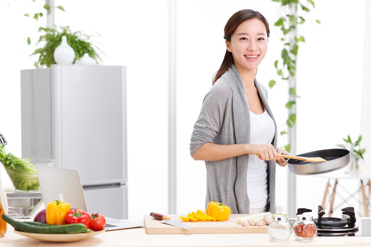 女人这辈子能靠谁，
年轻时，靠父母。父母是温暖的避风港。超 80%的女性遇到挫折