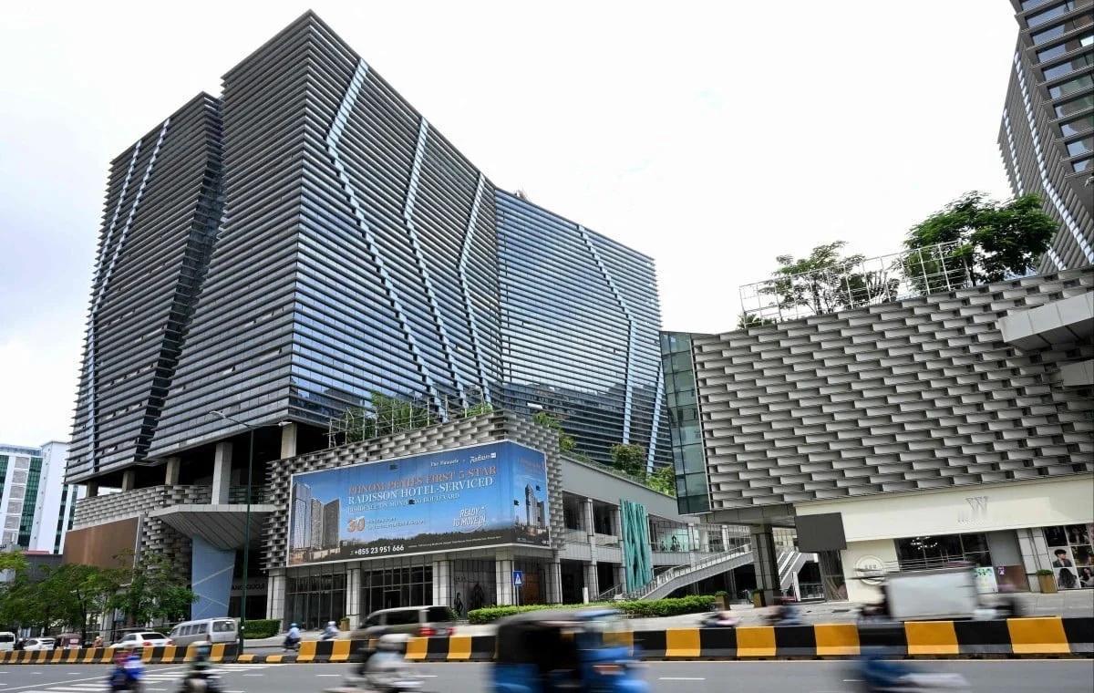 🇸🇬🤝🇰🇭柬埔寨诈骗营：三新加坡人被制裁
近日，美国和英国对三名与柬埔