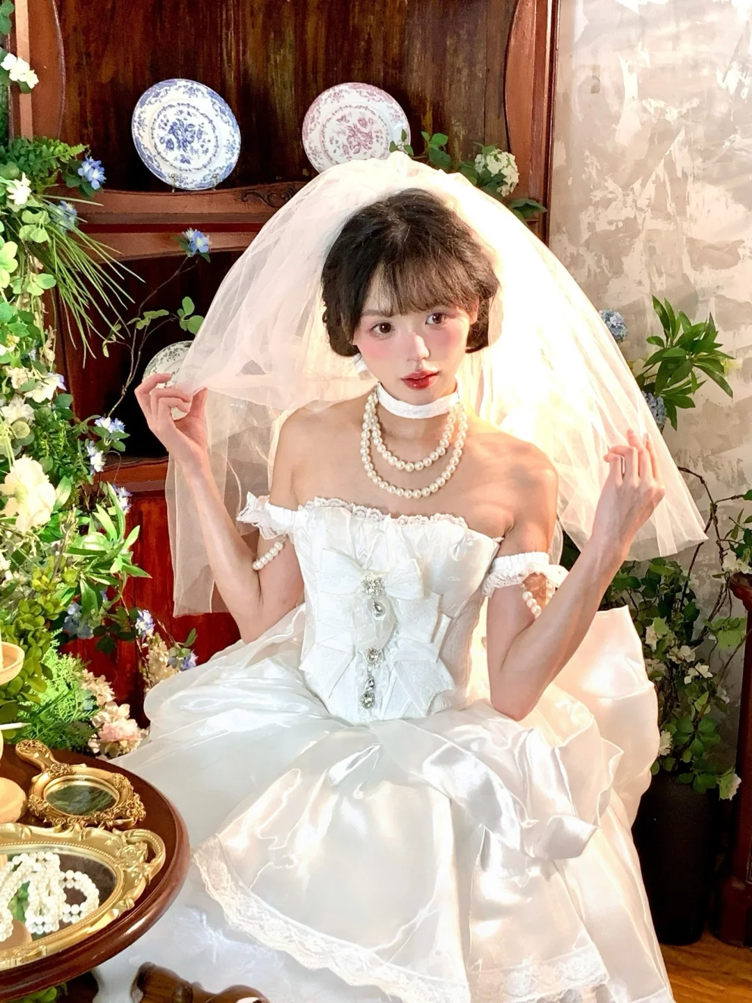 穿婚纱啦｜氛围法式复古油画轻婚纱拍照姿势
