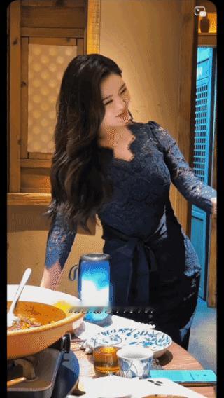 仪态大方风情迷人，
简直美得不要不要的！
恰到好处的肢体语言，
迷离恍惚的电击眼