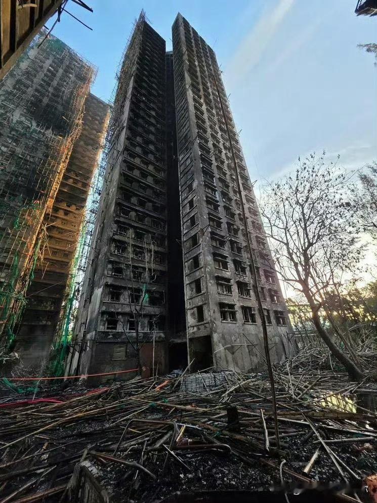 我有一种隐约的感觉，

香港那场大火之后，

很多人对高楼层房子的看法悄悄变了。