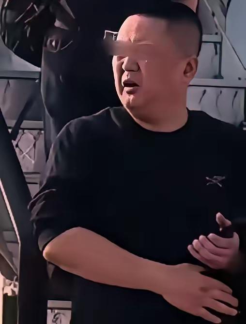 果然姜还是老的辣！
 
我问我爸：欧某某的真容被扒出来，能有多大影响？顶多也就拘