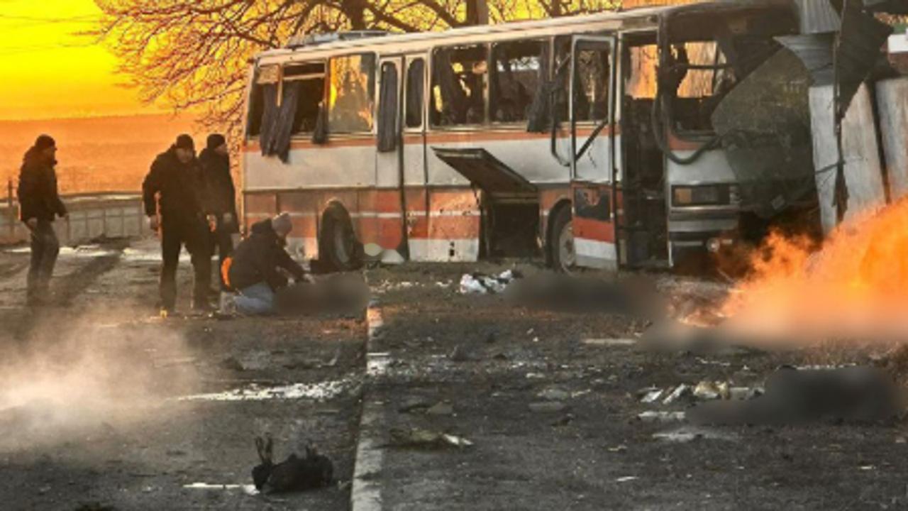 俄罗斯无人机袭击乌克兰公交车，造成12人死亡
在东南部第聂伯罗市对载有矿工的公交