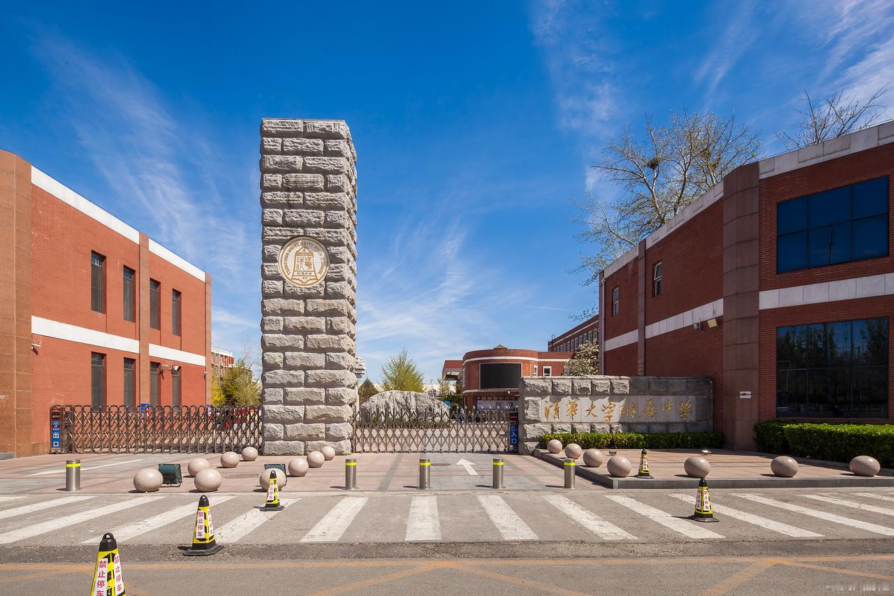 齐齐哈尔市第八中学始建于1955年，是黑龙江省省级重点中学和省级示范性高中，坐落