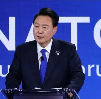 在美国韩国的推动之下，朝鲜半岛局势一触即发！接下来有可能出现三种情况：

第一种