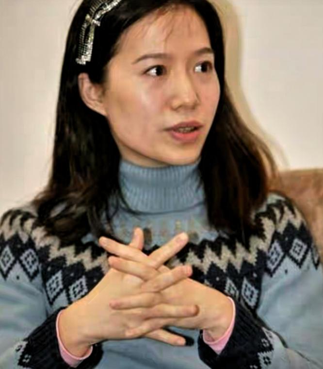 杨振宁离去后，49岁的翁帆穿着35元的帆布鞋悄然搬离旧居，带走34箱沉甸甸的手稿