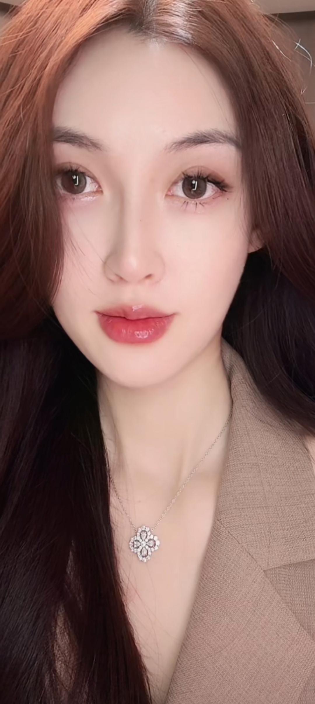 这姑娘看着好温柔哦！