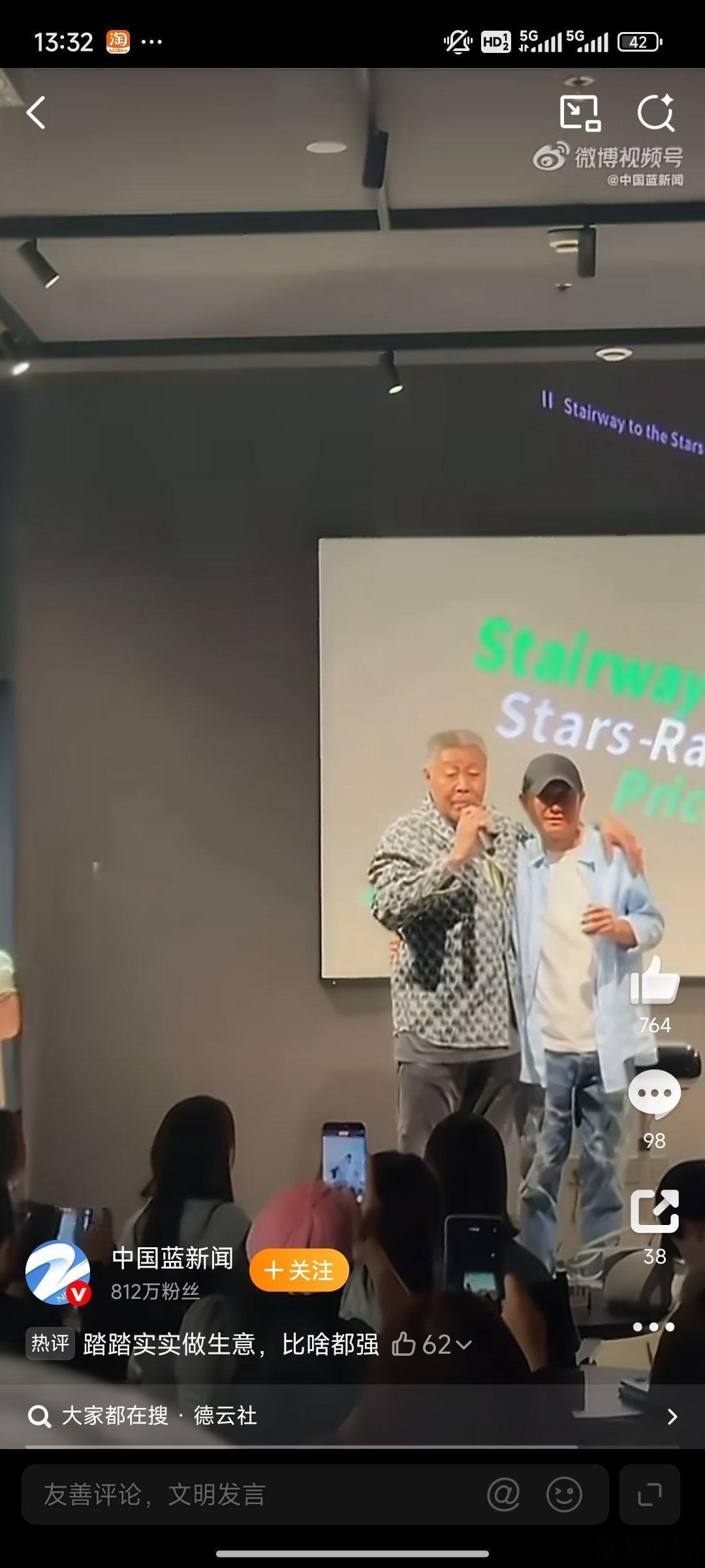 文章开酒吧了跨界开店也是解锁人生新副本了～从本职领域跨界涉足线下酒馆，既能看见个