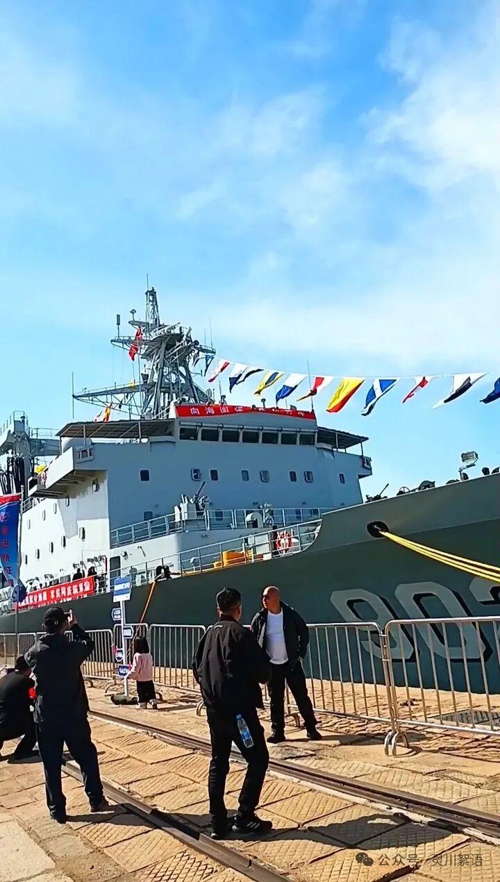庆祝中国海军成立77周年，北部战区北海舰队举行舰艇开放日：停靠在青岛的舰艇及对应