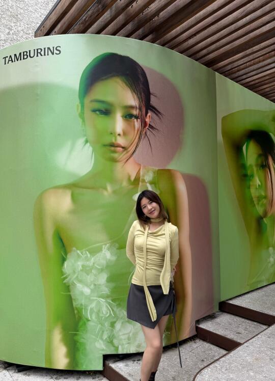 上海偶遇JENNIE💚用她的歌串了文案（见内文）