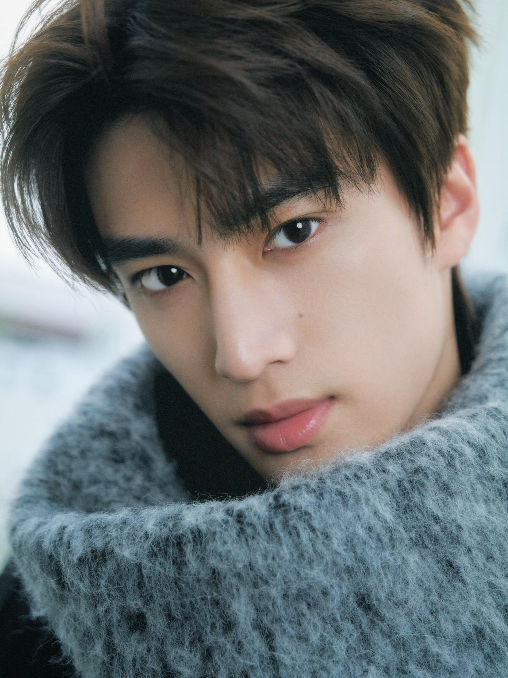 张康乐 × Burberry ❄️摄影师邱大大镜头下的张康乐📸 