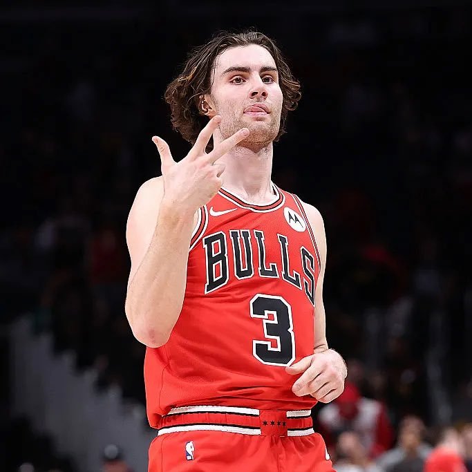 吉迪超越乔丹，升至历史三双榜第十九位。NBA