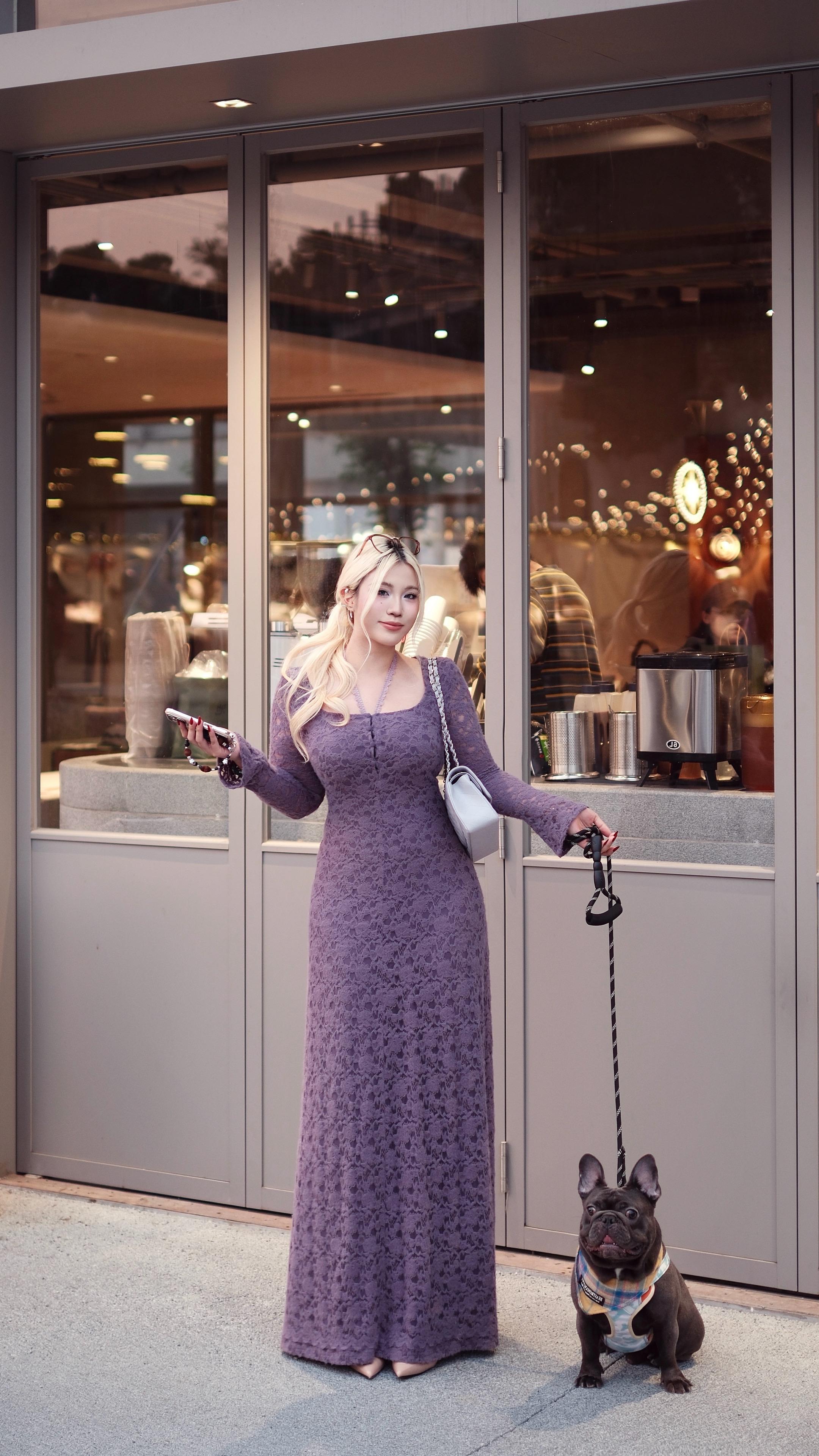 我想我和小狗这一页。应该是摇曳随行，岁岁安澜，我细数，我珍重。