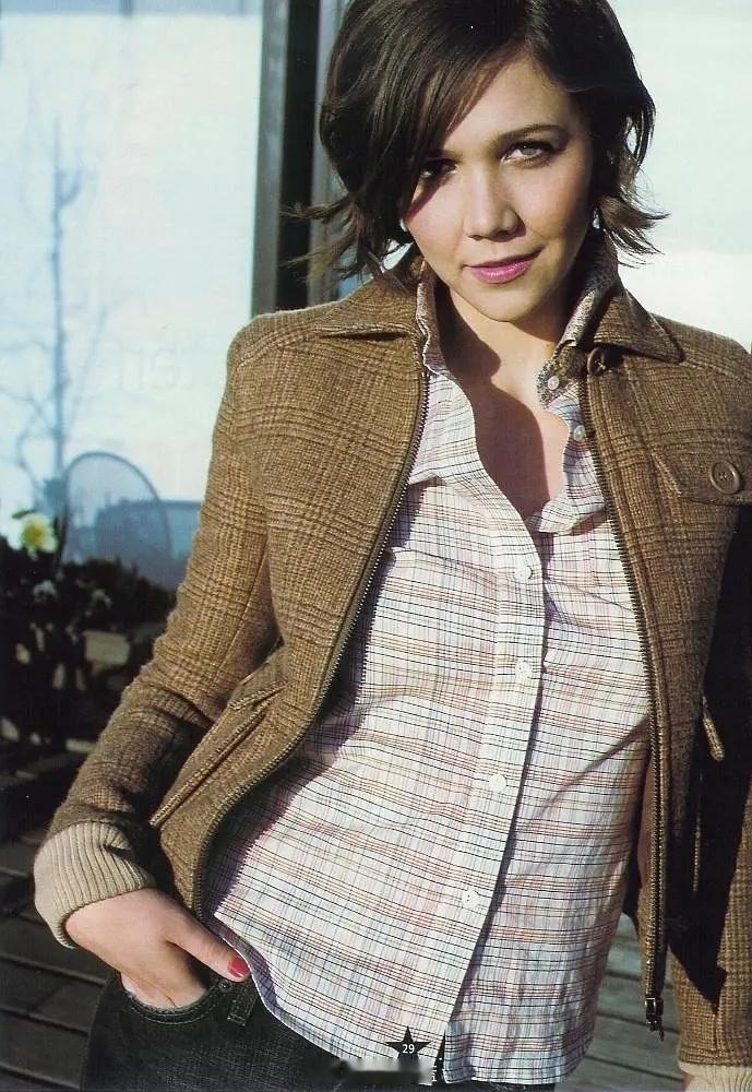 今天是玛吉·吉伦哈尔的48岁生日~期待她明年上映的导演新作《新娘！》，弗兰肯斯坦