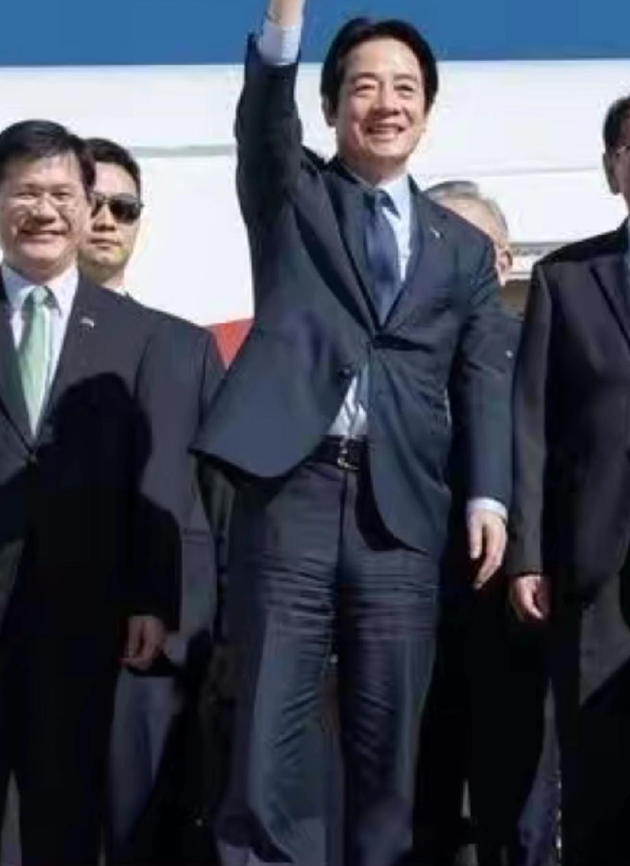 这个台独分子偷偷串访非洲最小的国家，到了后立刻发脸书自鸣得意，从下飞机的照片看，