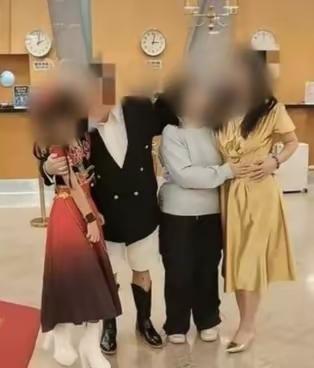 最近那个继父亲吻女儿的视频可真是在网上闹得沸沸扬扬。视频里60多岁的继父想亲10