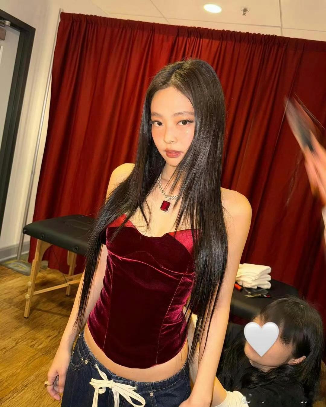 Jennie新歌MV疑似走光Jennie单曲《Less than a Lover