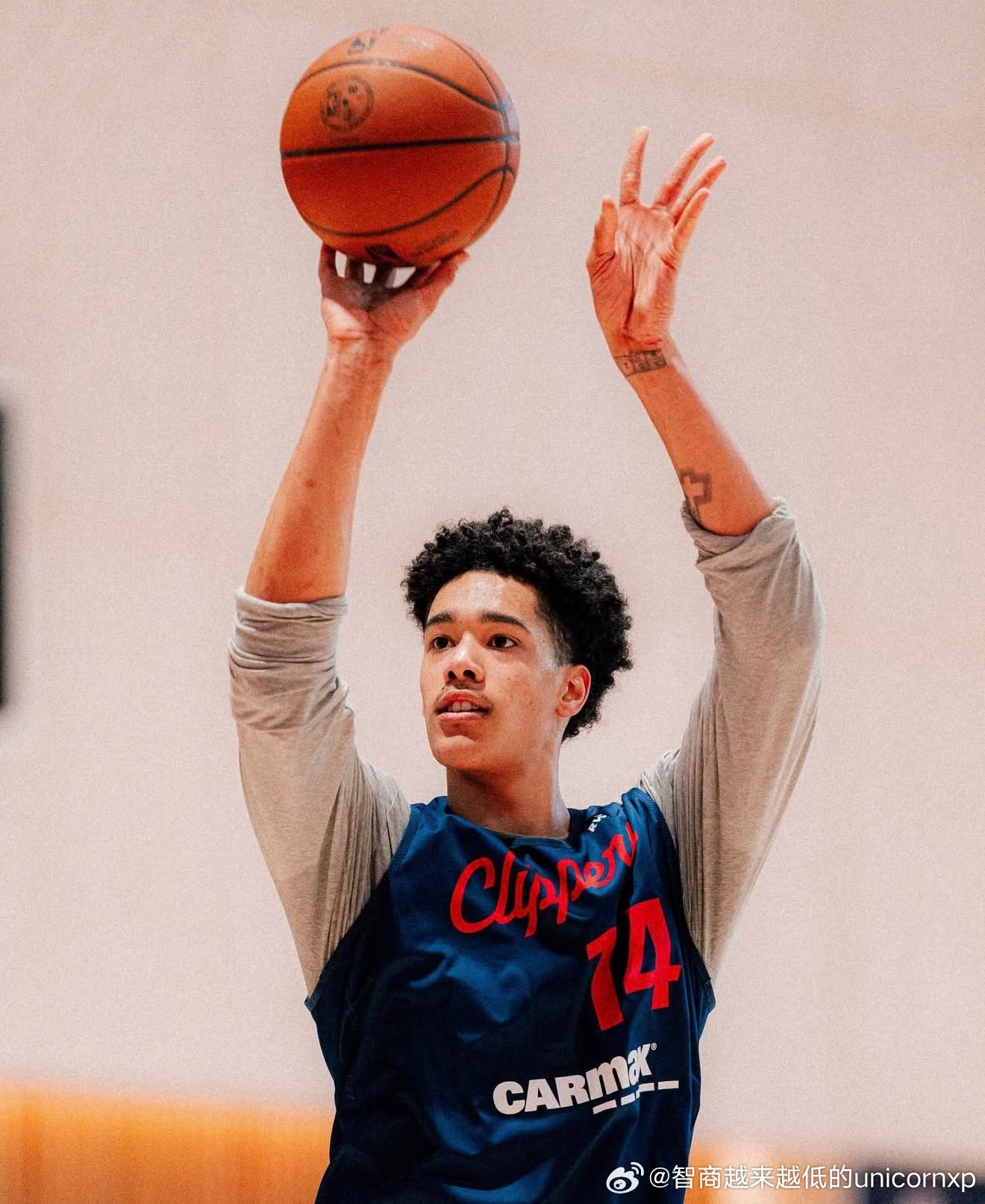 Yanic Niederhauser对阵勇士出场21分钟得到11分9板2断4帽，