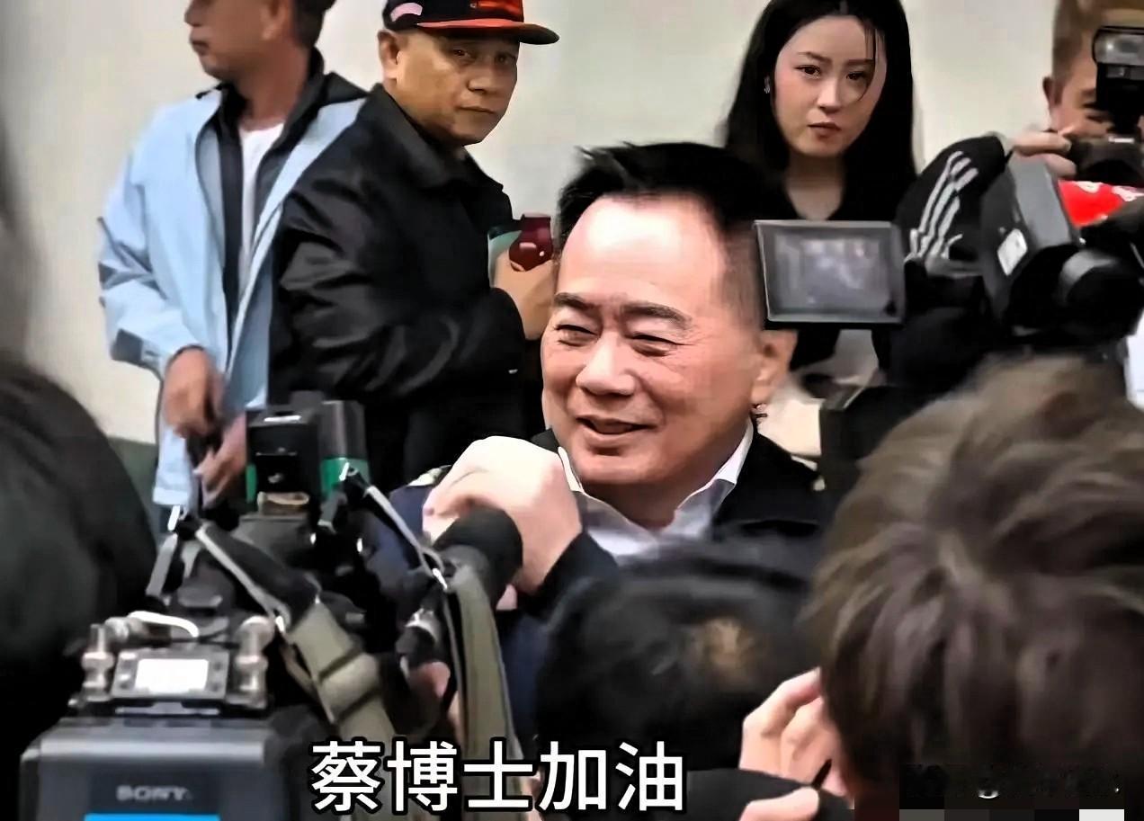 最近，邱毅前往监狱探望蔡正元，没想到见到的蔡正元却是“白发苍苍”，精神状态也相当