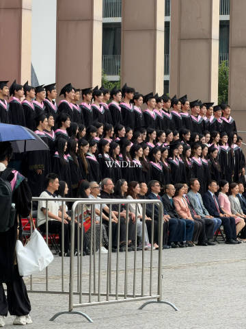 马嘉祺没拍毕业照马嘉祺没拍毕业大合照啊？但是马嘉祺学士服已看到 