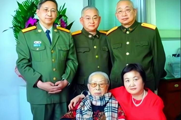 陈赓夫人傅涯与子女们
