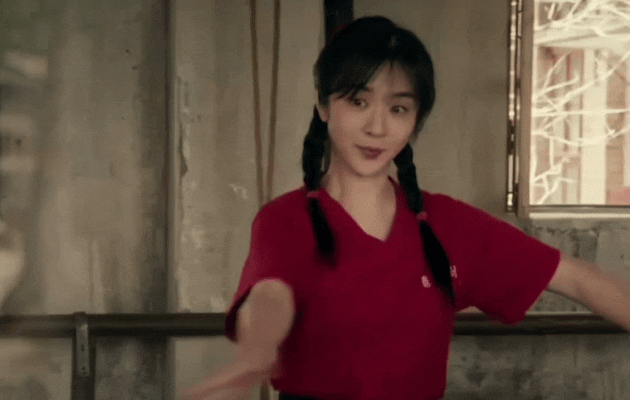 王晓晨山东大妞演活了米兰王晓晨从京剧旦角到秦腔米兰 11岁离家学京剧，练功、压腿