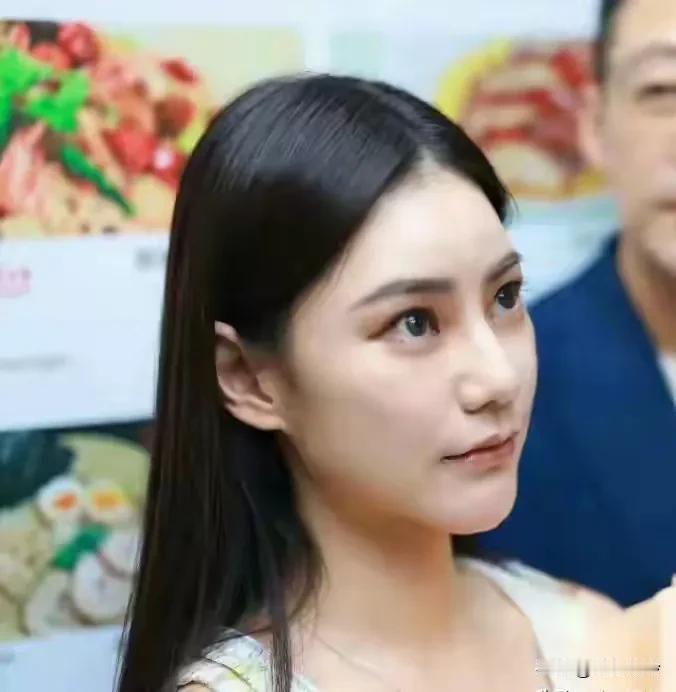 马筱梅毕业于清华大学，这所清华大学在台湾仅次于台大，相当于内地的北大，所以说马小