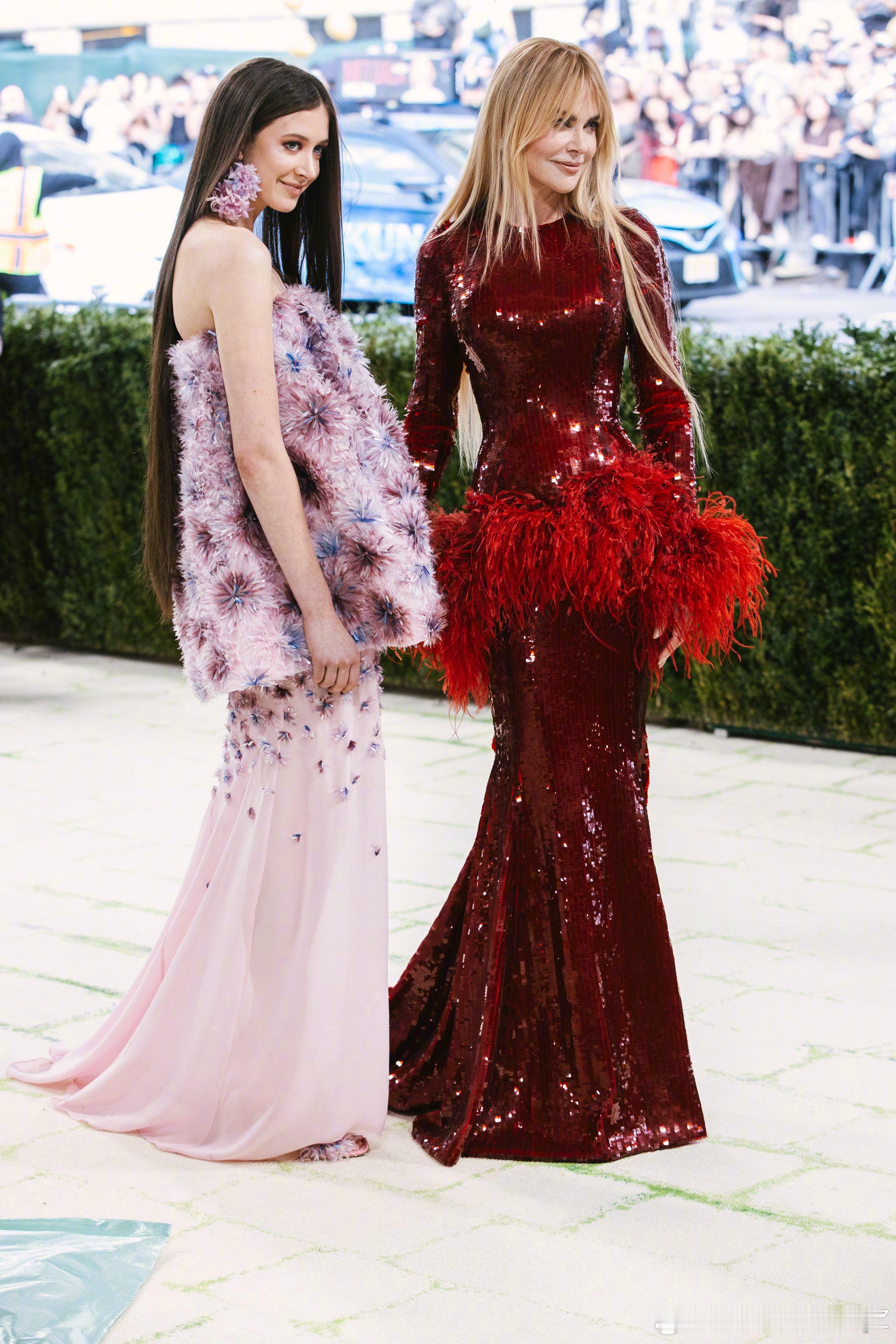 Nicole Kidman 携女儿 Sunday Rose 一同亮相 MET G