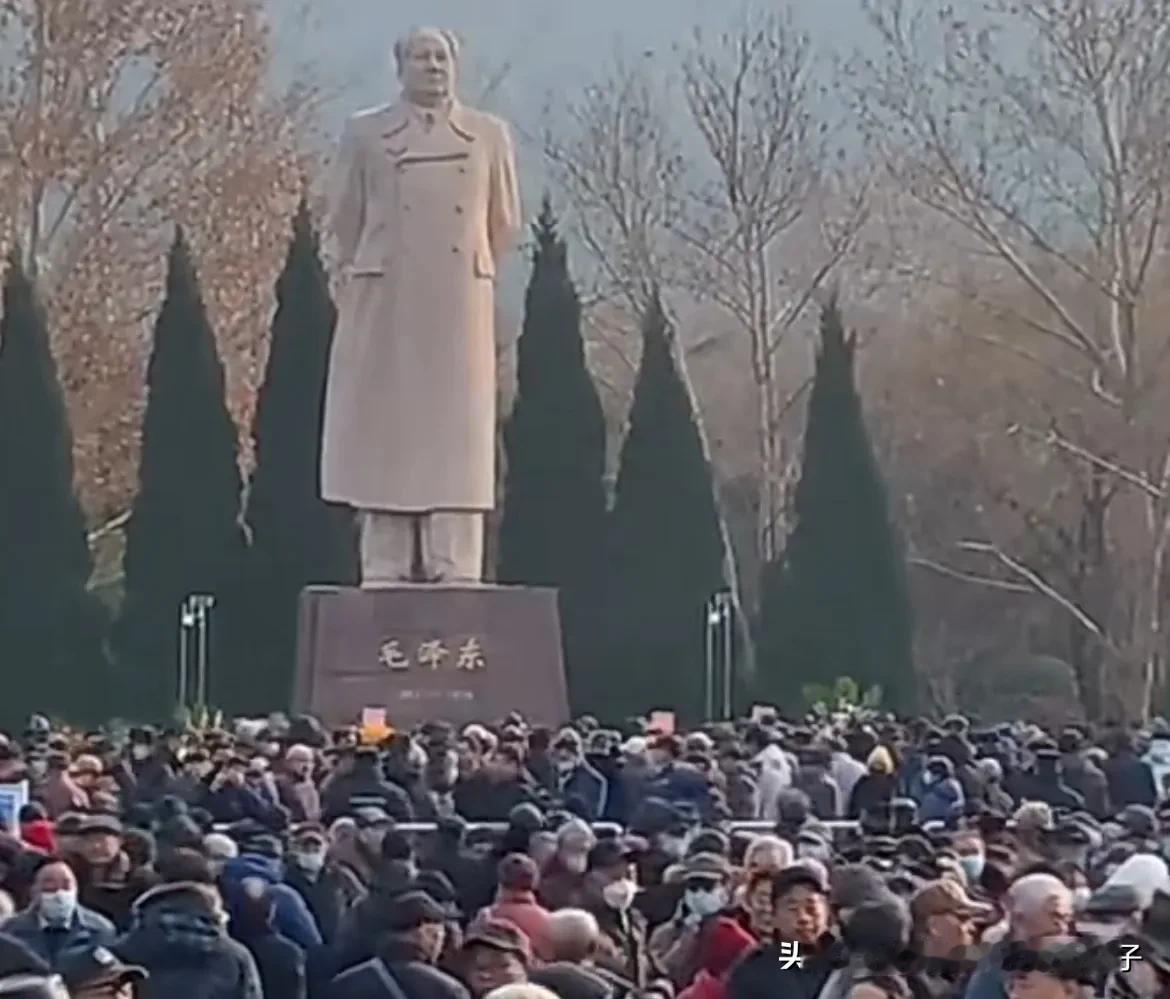 今天是中国人应该铭记的日子
毛爷爷是中华民族的指路明灯
毛爷爷是中国历史上
第一